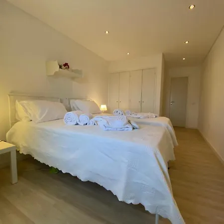 Апартаменты Os Reais - In Front Of The In Centeanes *