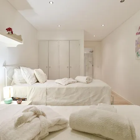 Os Reais - In Front Of The In Centeanes * Карвоейру