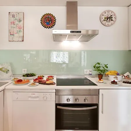 Os Reais - In Front Of The In Centeanes Carvoeiro (Lagoa)